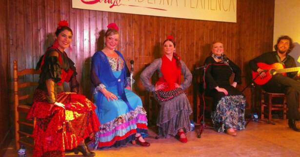 Entrada a espectáculo de flamenco en Taberna Flamenca El Cortijo