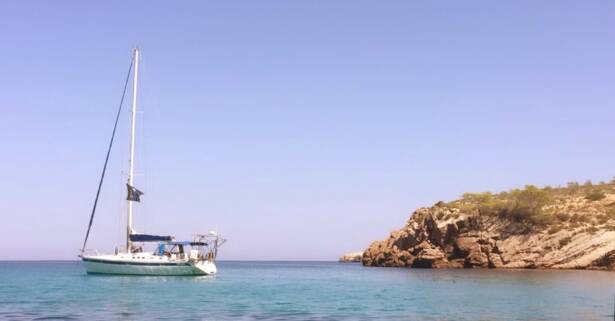 Paseo en barco de vela y picoteo