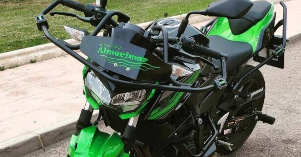 Curso para el carné de moto A2 con prácticas en Autoescuela Almerimar