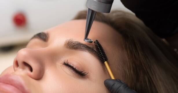 Eliminación de microblading en cejas en Estética 360