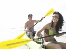 Aventura en la Bahía de Gijón: alquiler de kayak individual o doble