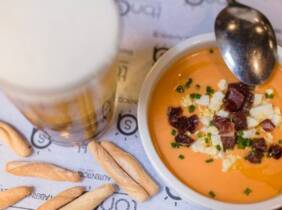 ¡Menú de tapas para 2 o 4 en Taberna La Auténtica Regina!