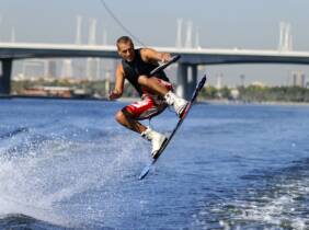 Surca las olas en wakeboard con Flyboard Tenerife S L