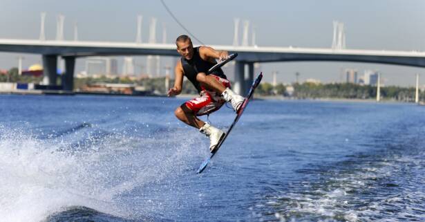 Surca las olas en wakeboard con Flyboard Tenerife S L