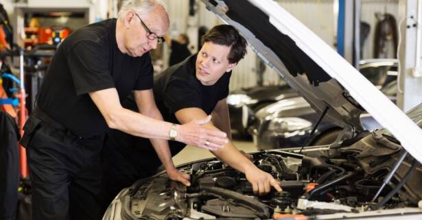 Cambio del kit de distribución y revisión pre-ITV en Mh Taller Coches