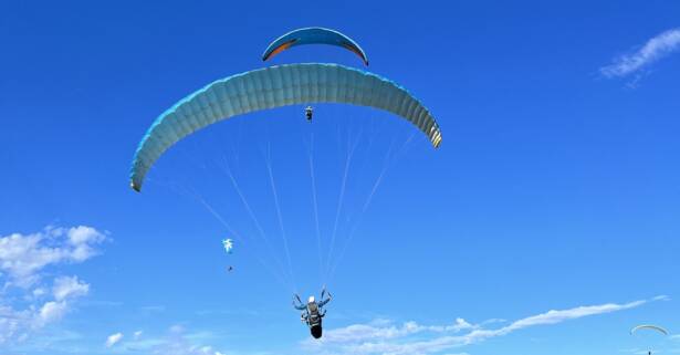 Vuelo biplaza en parapente en Zarautz-Orio con Parapente Factory