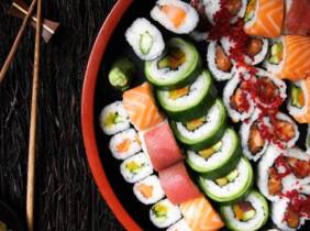 Menú de sushi para llevar para 2 o 4 personas en Sushiclass Aragon