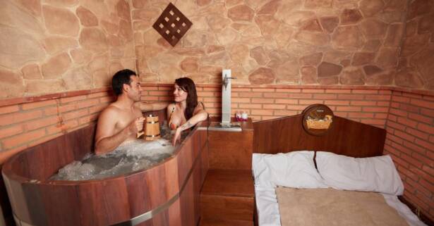 Relájate y disfruta: baño y sauna de cerveza para 2 personas