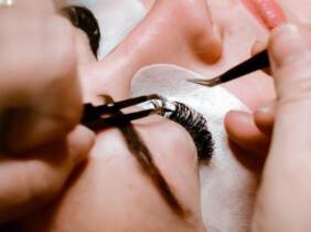 ¡Presume de pestañas con un lifting y tinte en Bihu Nails And Lashes!