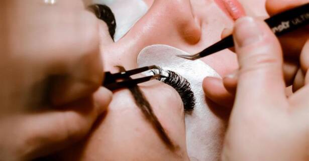 ¡Presume de pestañas con un lifting y tinte en Bihu Nails And Lashes!