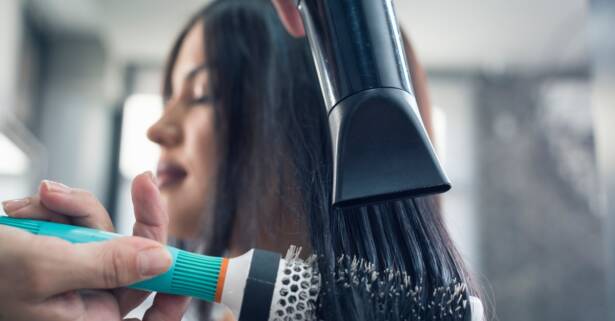 Sesión de peluquería con tinte y/o mechas en Peluquería 12 Colores