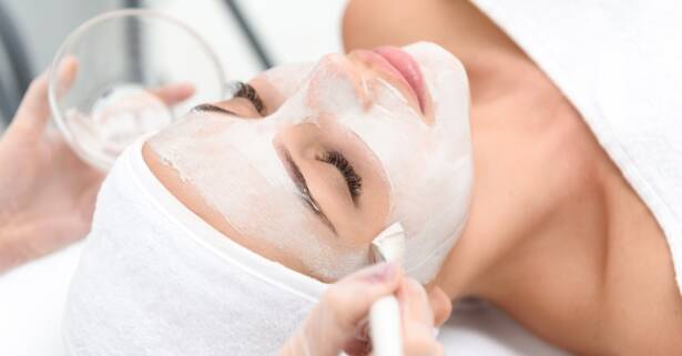 Higiene o ritual de rejuvenecimiento facial en Lunnails Las Rozas