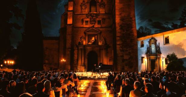 Concierto de piano bajo las estrellas: entrada a "1 Piano & 200 Velas"