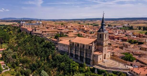 Burgos: habitación doble con desayuno y visita a monasterio