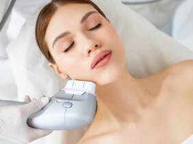 Limpieza facial con radiofrecuencia y peeling en Centro Médico Meynde